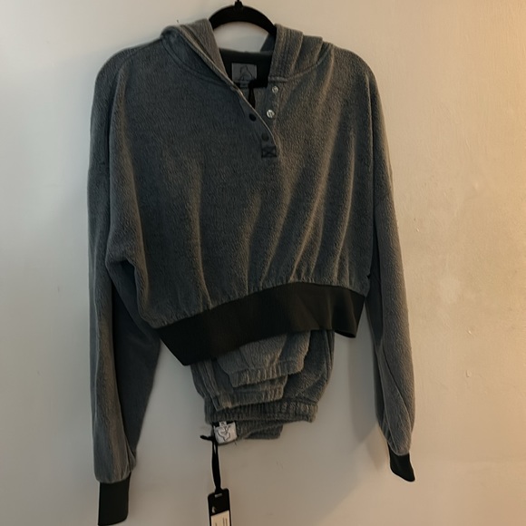 ✨NWT KAWALATEE GRAY INSIDE OUT SET✨ - Picture 10 of 12